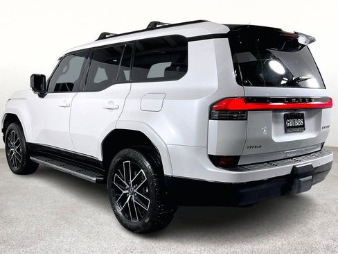 Used 2025 Lexus GX 550 w/ Accessory Package (2T) image 16