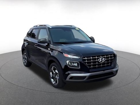 Used 2026 Hyundai Venue SEL FWD image 3