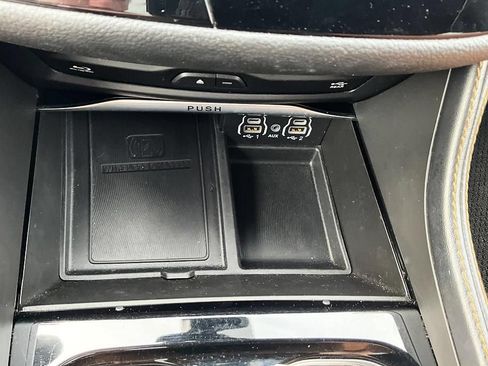 Used 2022 Chrysler Pacifica Pinnacle AWD/4WD image 27