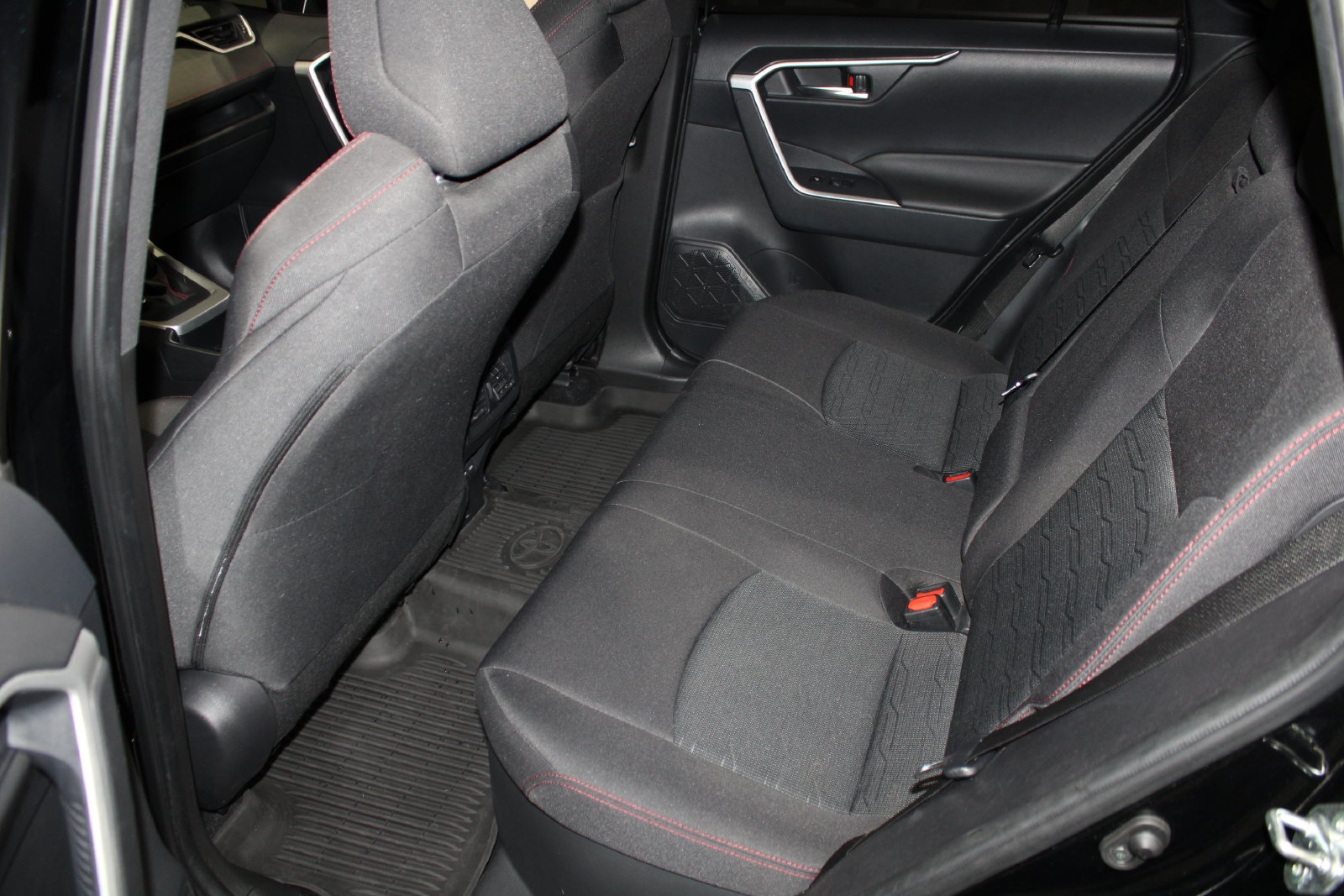 Used 2022 Toyota RAV4 SE w/ Weather & Moonroof Package AWD/4WD image 20