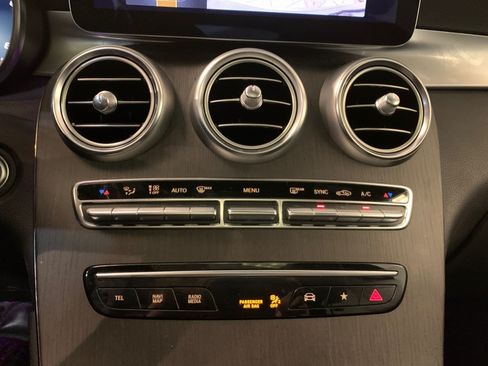 Used 2022 Mercedes-Benz GLC 300 4MATIC w/ AMG Line image 46