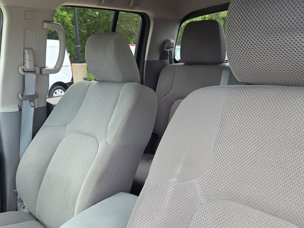 Used 2015 Nissan Frontier SV AWD/4WD image 22