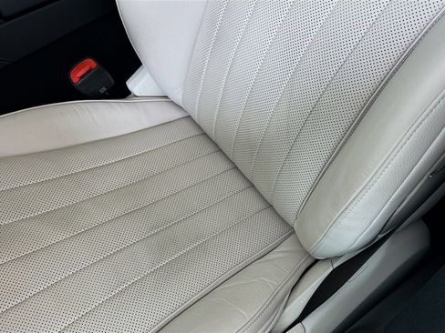 Used 2025 Mercedes-Benz E 350 Sedan image 21