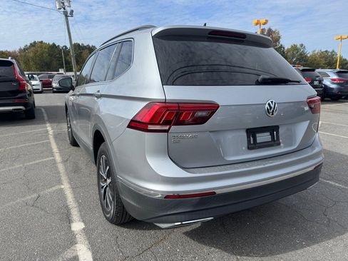 Used 2020 Volkswagen Tiguan SE w/ Panoramic Sunroof Package image 6