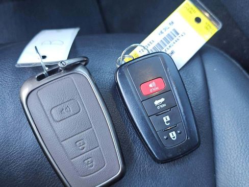 Used 2021 Toyota Camry XSE image 17