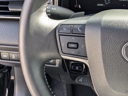 Used 2025 Toyota Camry SE image 19