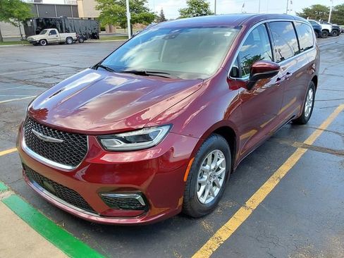 Used 2023 Chrysler Pacifica Touring-L FWD image 31