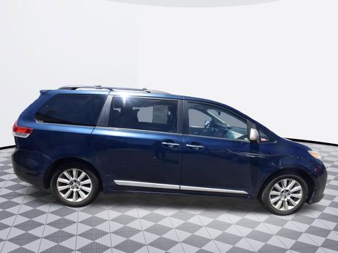 Used 2011 Toyota Sienna Limited w/ Premium Pkg FWD image 4
