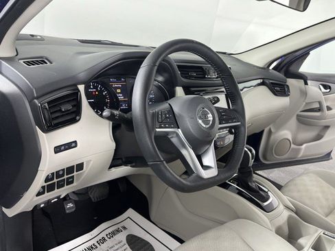 Used 2022 Nissan Rogue Sport SV FWD image 16
