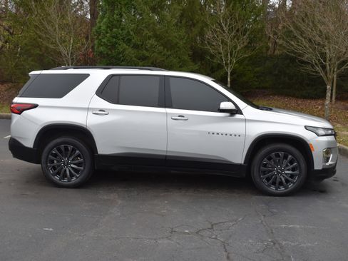 Used 2022 Chevrolet Traverse RS image 32