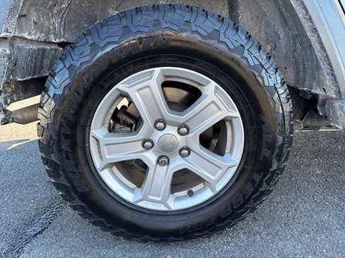 Used 2018 Jeep Wrangler Unlimited Sport S image 4