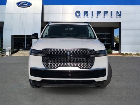 New 2025 Lincoln Navigator Reserve image 12