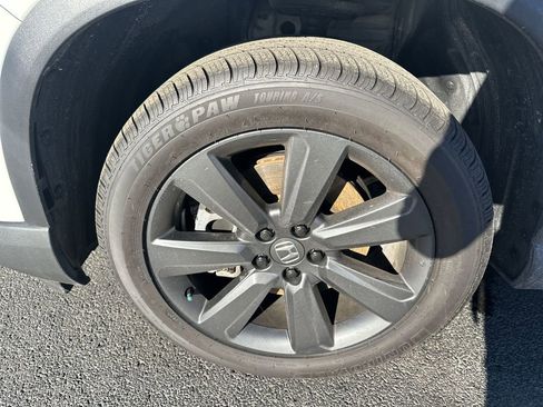 Used 2025 Honda Pilot Sport image 16