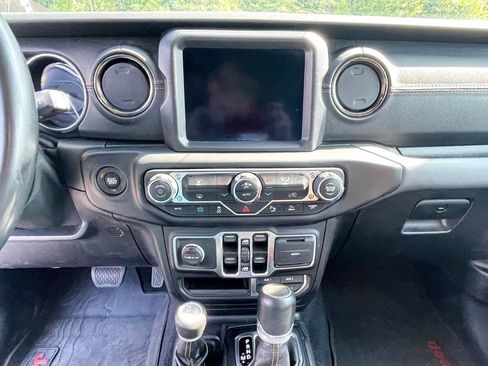 Used 2021 Jeep Wrangler Unlimited Sahara AWD/4WD image 12
