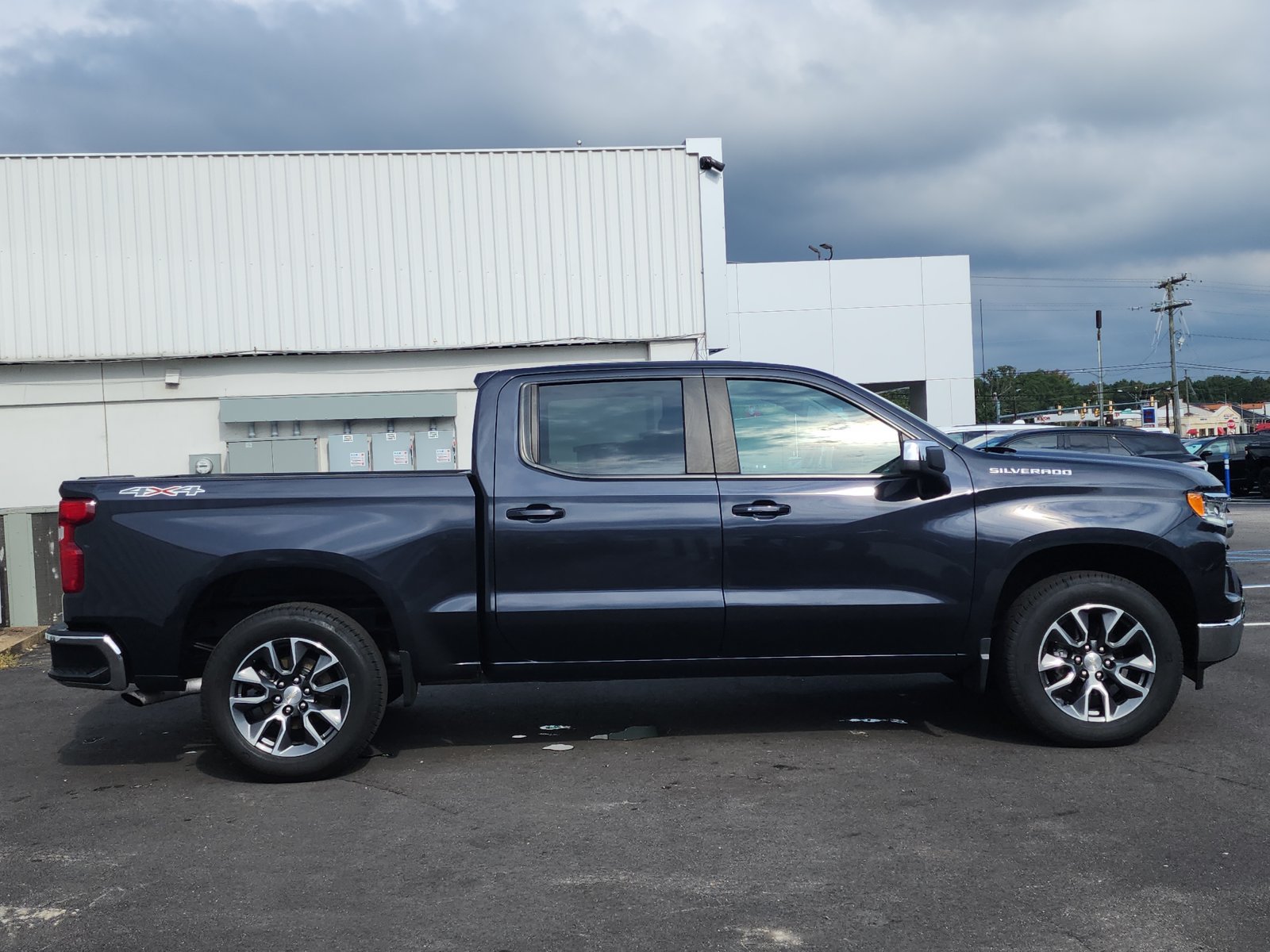 Used 2024 Chevrolet Silverado 1500 LT AWD/4WD image 6