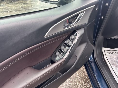 Used 2018 MAZDA MAZDA3 Touring image 20