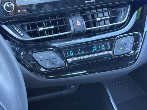 Used 2021 Toyota C-HR XLE image 20