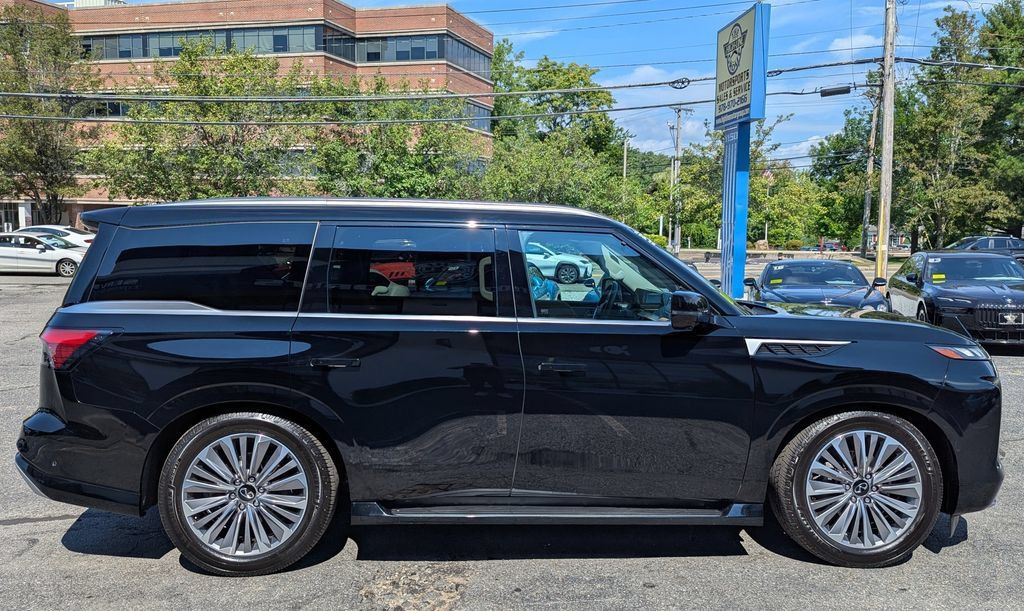 Used 2025 INFINITI QX80 Luxe AWD/4WD image 6