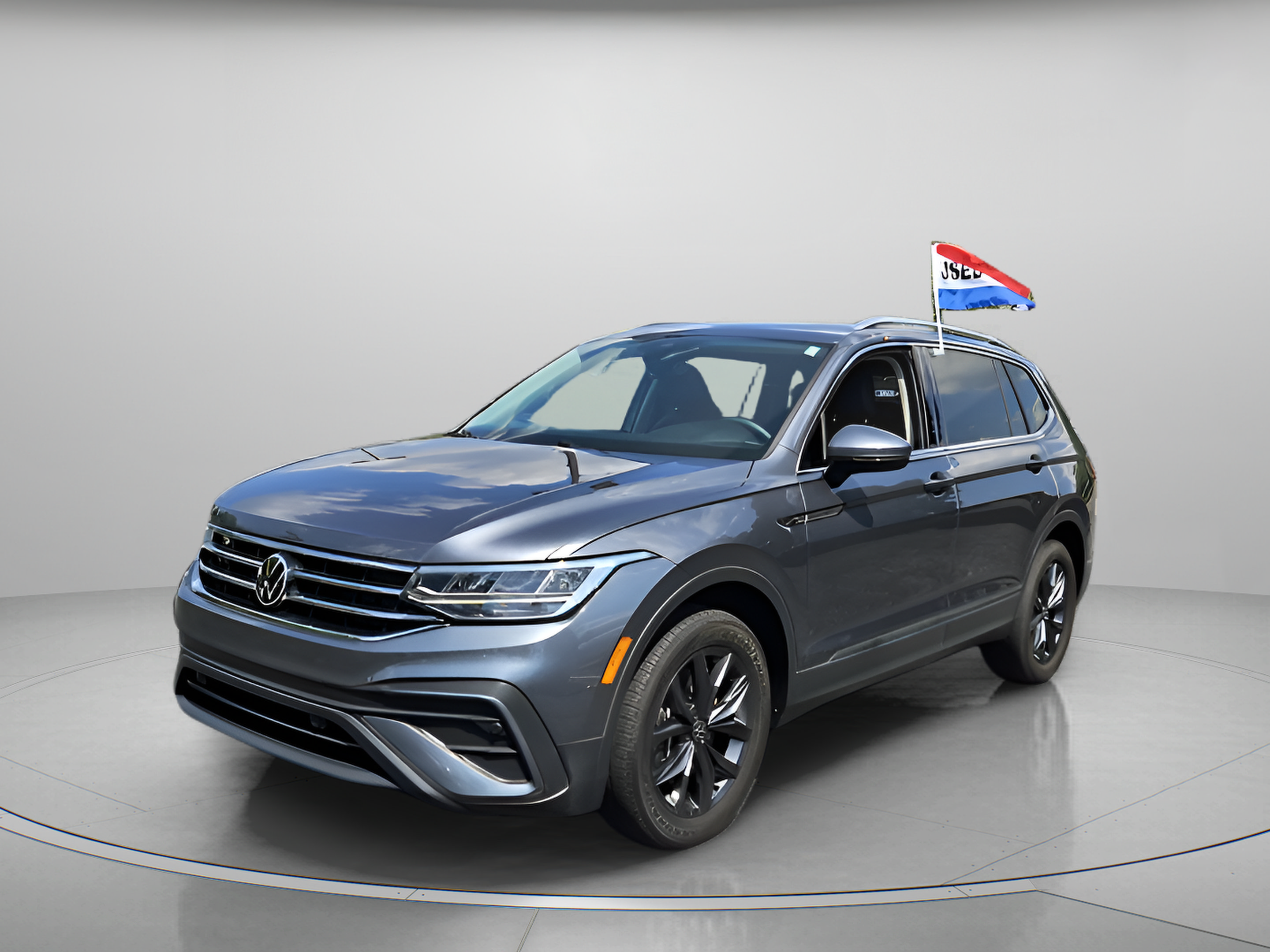 Certified 2023 Volkswagen Tiguan SE w/ Panoramic Sunroof Package FWD image 1