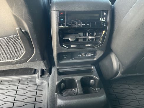 Used 2023 Jeep Grand Cherokee L Limited w/ Black Appearance Package image 40