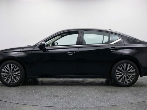Used 2025 Nissan Altima 2.5 SV FWD image 5