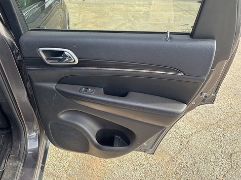 Used 2019 Jeep Grand Cherokee Limited image 15