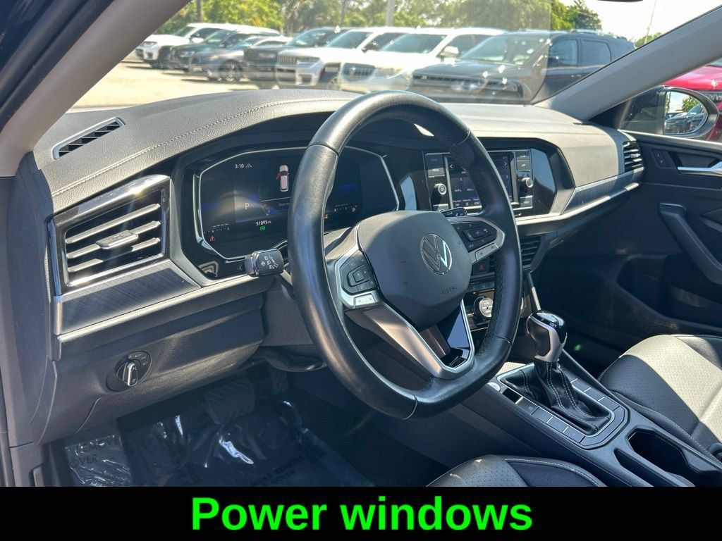 Used 2024 Volkswagen Jetta SE FWD image 11