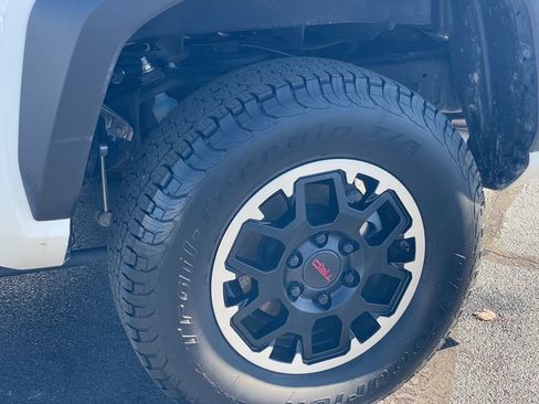 Used 2024 Toyota Tacoma TRD Off-Road image 27