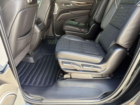 Used 2024 Cadillac Escalade ESV Sport Platinum AWD/4WD image 13