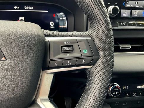 Used 2023 Mitsubishi Outlander SE image 18