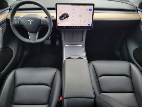 Used 2024 Tesla Model Y Long Range AWD/4WD image 16