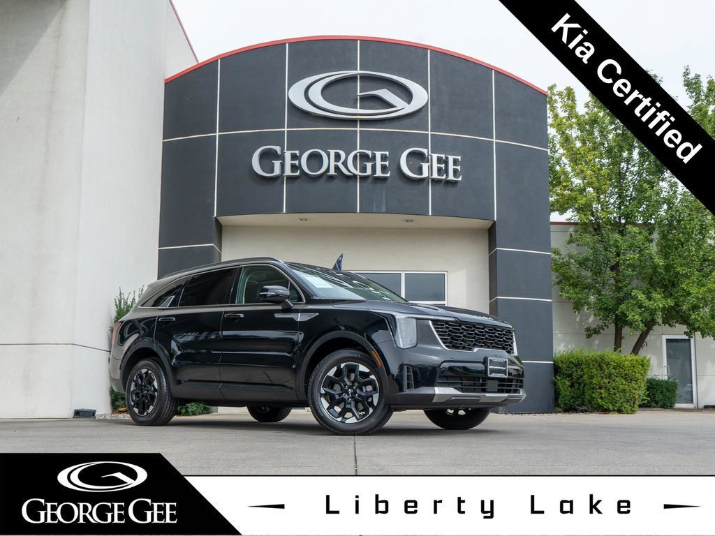 Certified 2025 Kia Sorento S w/ Panoramic Sunroof Package AWD/4WD image 1