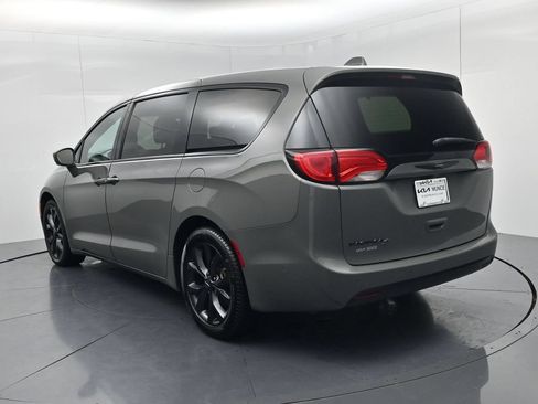Used 2020 Chrysler Pacifica Touring w/ Advanced Safetytec Group FWD image 6