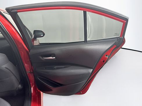 Used 2021 Toyota Corolla LE image 28