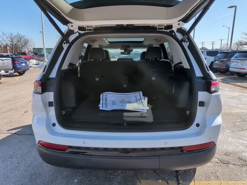 Used 2024 Jeep Grand Cherokee Limited w/ Black Appearance Package image 9