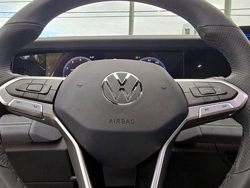 New 2026 Volkswagen Tiguan SE R-Line FWD image 13
