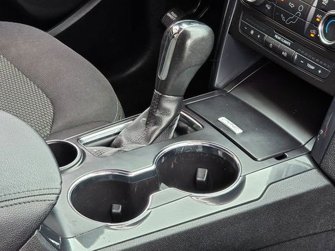 Used 2019 Ford Explorer XLT image 18