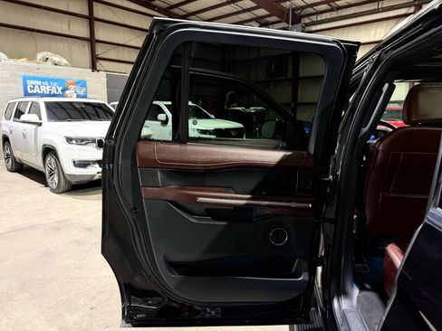 Used 2024 Ford Expedition Max Limited RWD image 15