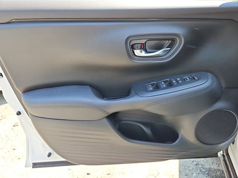 Used 2023 Honda HR-V LX image 13