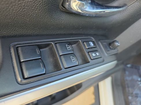 Used 2022 Nissan Titan SV image 31