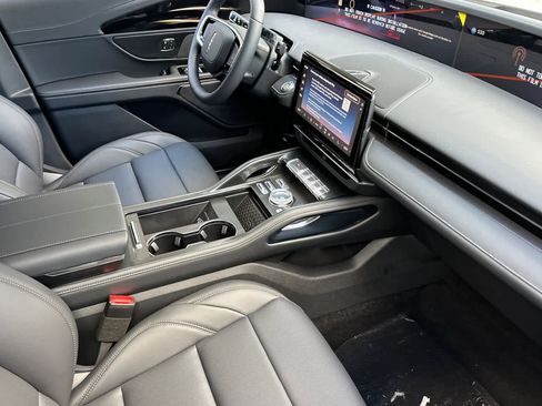 Used 2026 Lincoln Nautilus Premier image 17