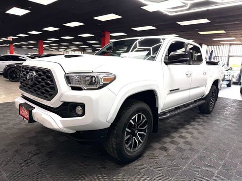 Used 2020 Toyota Tacoma TRD Sport w/ Technology Package AWD/4WD image 7