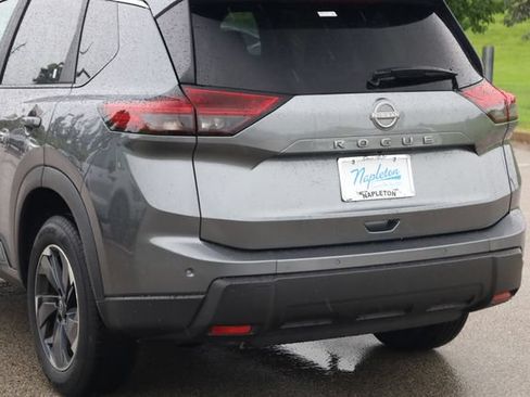 Used 2025 Nissan Rogue SV FWD image 7