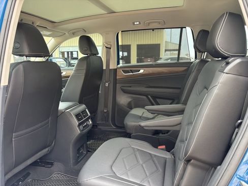 Used 2025 Volkswagen Atlas SE FWD image 23