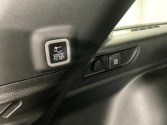 Used 2025 Jeep Grand Cherokee Altitude AWD/4WD image 9