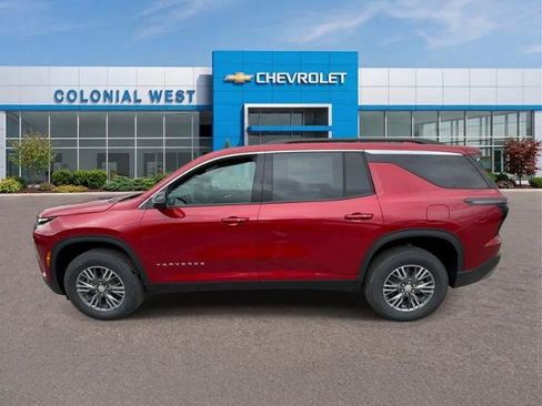 Used 2026 Chevrolet Traverse LT w/ Driver Confidence Package AWD/4WD image 2