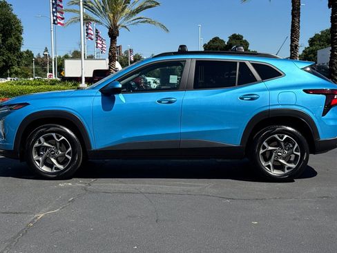 Used 2025 Chevrolet Trax LT w/ Driver Confidence Package FWD image 6