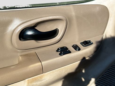 Used 2003 Ford F150 XLT image 19