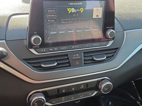 Used 2024 Nissan Altima 2.5 SR image 30