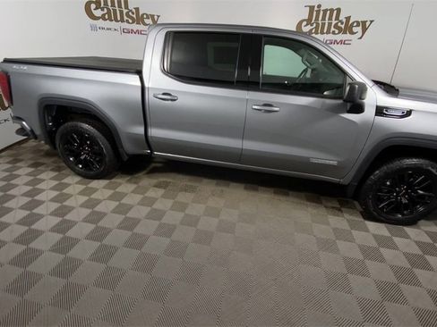 Used 2025 GMC Sierra 1500 Elevation image 9